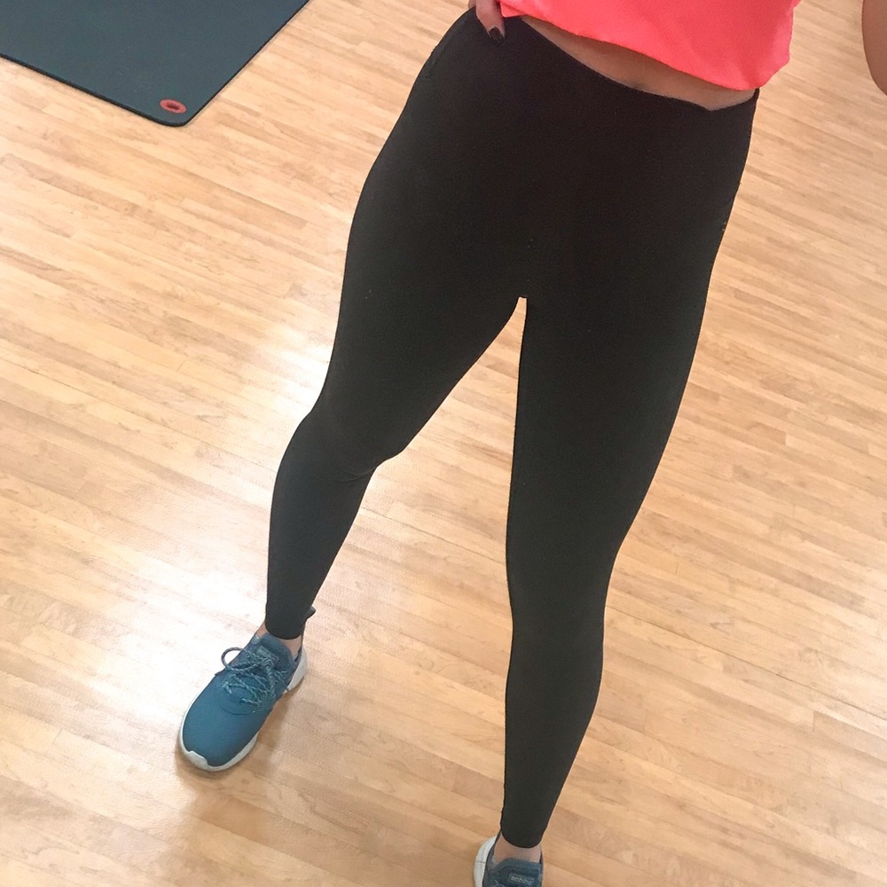 Black lulu lemon leggings
